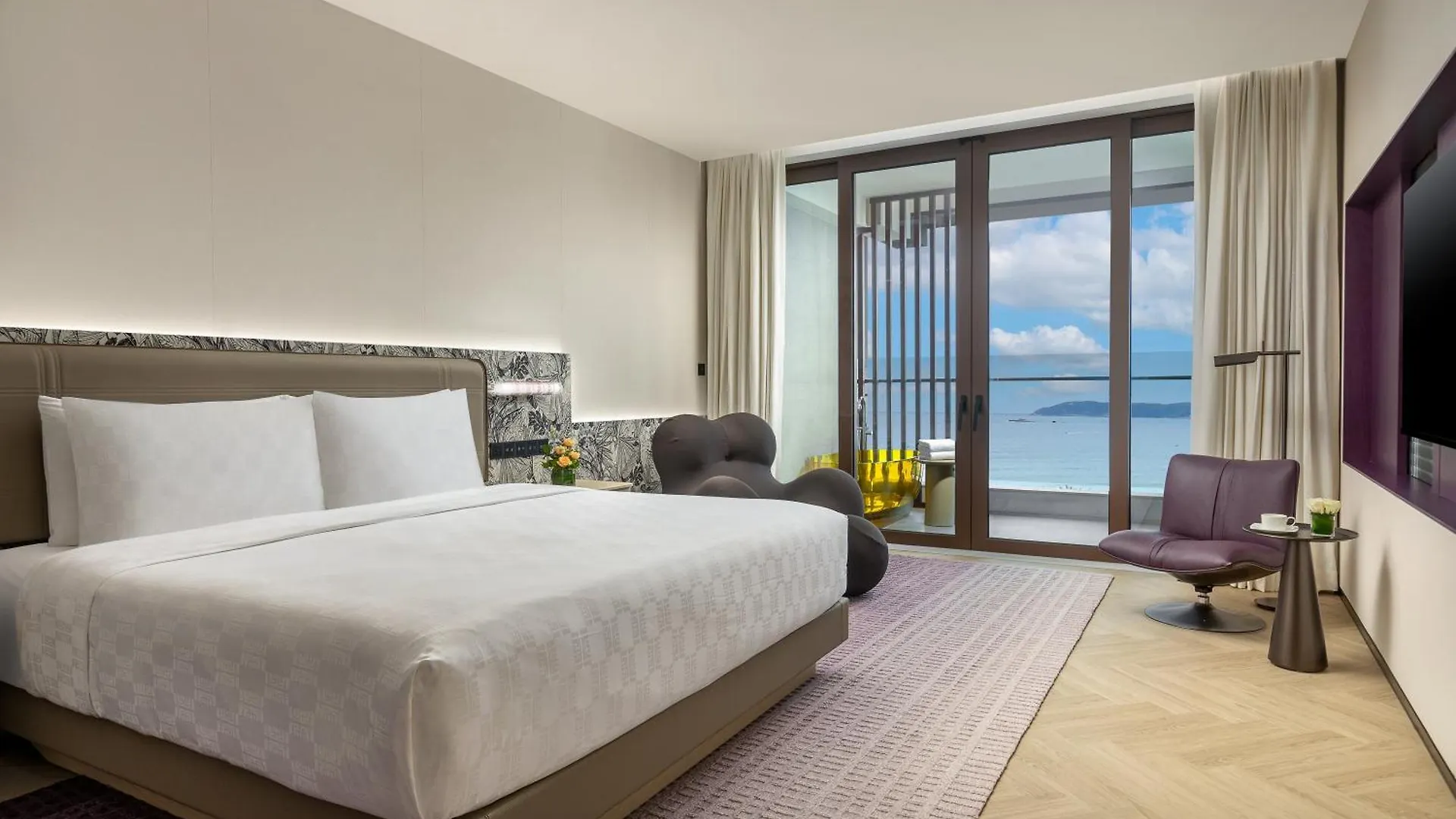 Hualuxe Sanya Yalong Bay Resort 5*,