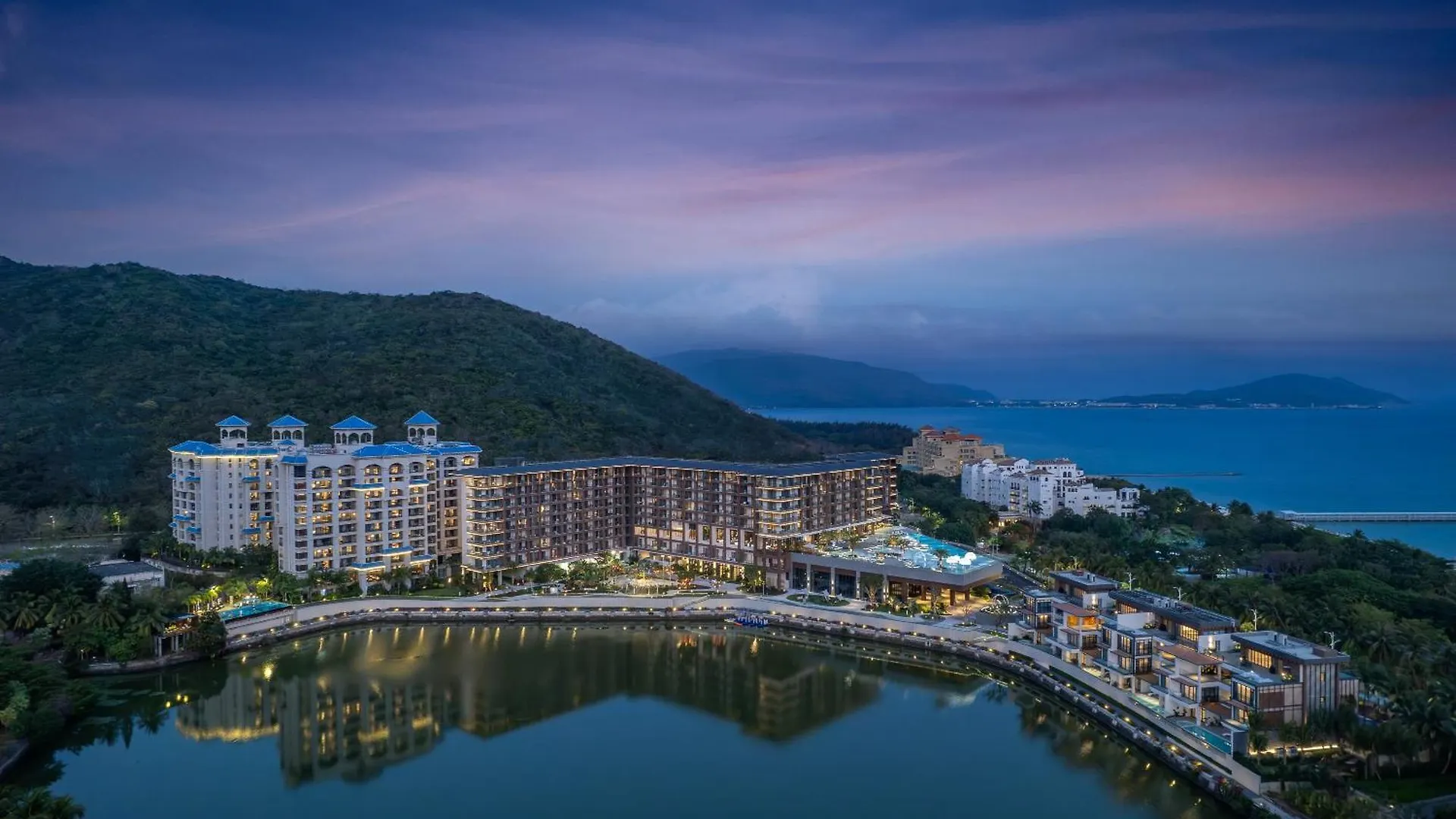 Hualuxe Sanya Yalong Bay Resort 5*,  Čína
