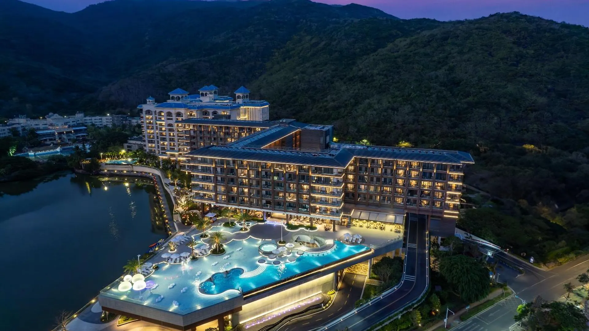 Hualuxe Sanya Yalong Bay Resort